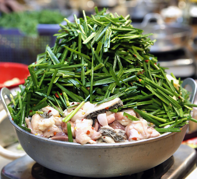 元祖もつ鍋楽天地 天神本店