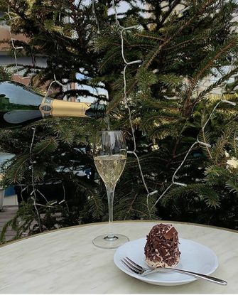 AUX MERVEILLEUX DE FRED