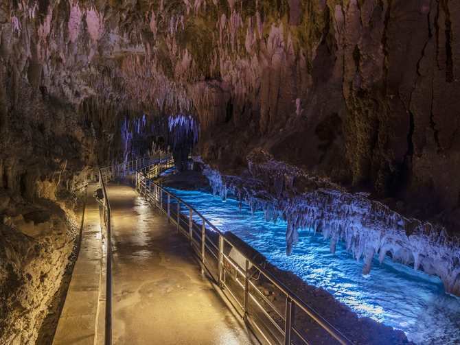玉泉洞(おきなわワールド)