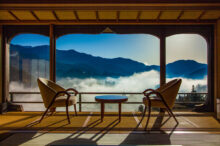 【下呂温泉】天空の宿「しょうげつ」が誘う～窓辺の特等席で、冬のおこもり旅～