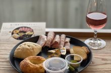 シャトー酒折ワイナリーを見学して、おつまみで試飲を楽しむ旅へ♪