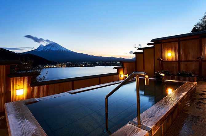 【2026】富士山が見える宿11選!部屋や露天風呂から絶景を堪能<山梨・静岡>