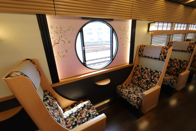 阪急電鉄「京とれいん 雅洛」