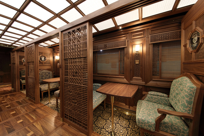 JR九州「或る列車」