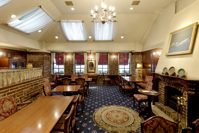 トリコロール本店