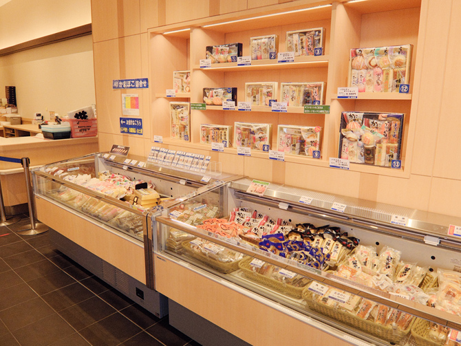 かま栄 工場直売店