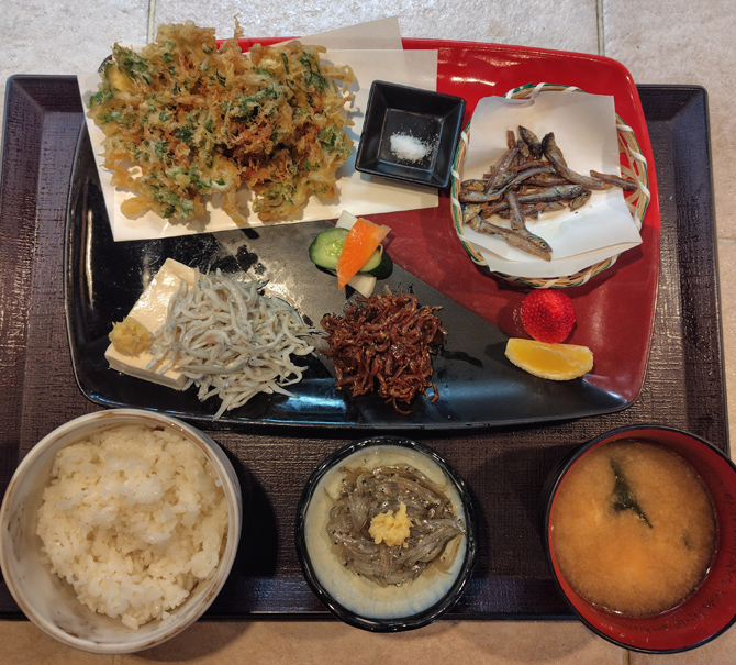 しらすや 腰越漁港前店