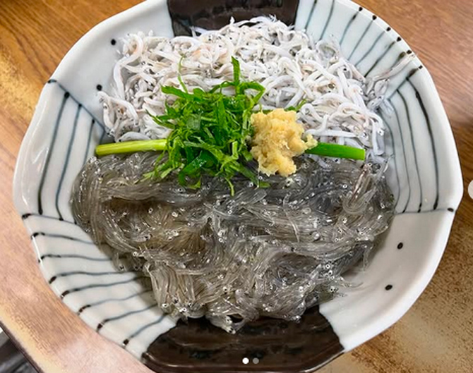 しらすや 腰越漁港前店