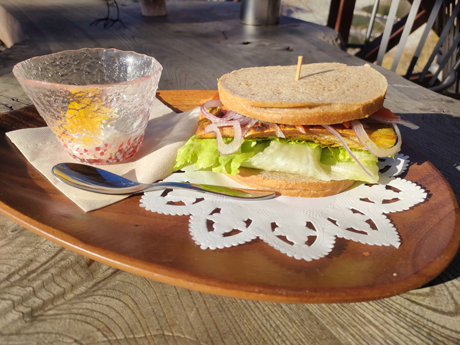 Deck Cafe Bitte