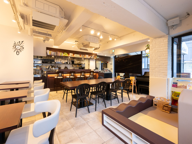 Social Cafe & Bar OnOkuri