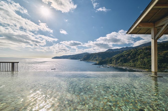 【関東近郊】海が見える温泉おすすめ10選!絶景露天やインフィニティ風呂を日帰りで堪能<2026>