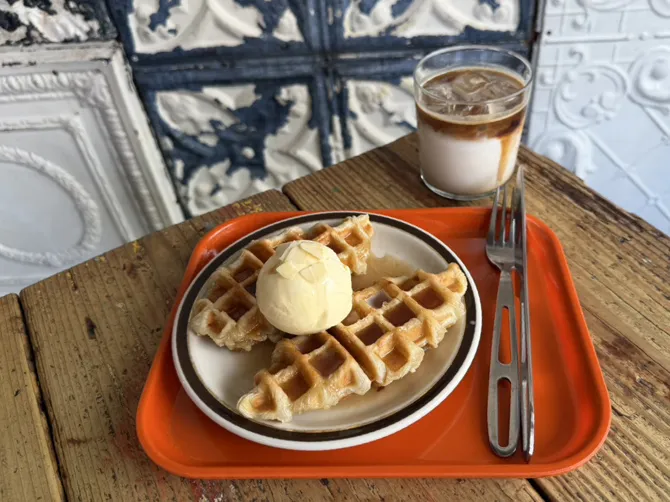 SUNDAY FULLER CAFE