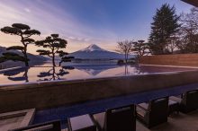全客室、露天風呂、庭園等から正面に富士山の絶景を望める湖畔の湯宿「秀峰閣　湖月」