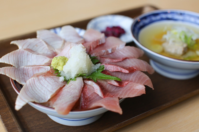 ひみ岸壁市場・ひみ岸壁食堂