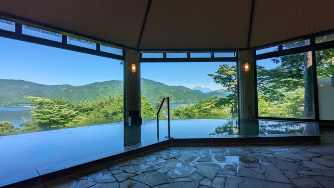 絶景日帰り温泉 龍宮殿本館