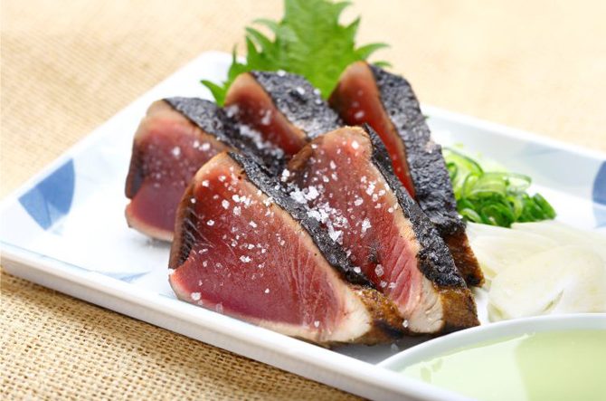 高知「ひろめ市場」のおすすめグルメ16選!鰻祭ややいろ亭などを紹介<2026>