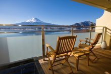 【山梨】富士山の絶景×多彩な客室！グループ旅や女子旅にもちょうどいい湖畔の宿