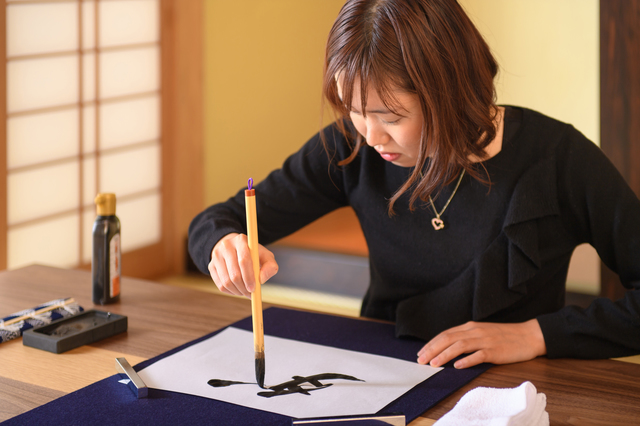 書き初めの由来や意味とは?いつ行うのか?おすすめの四字熟語や言葉もご紹介